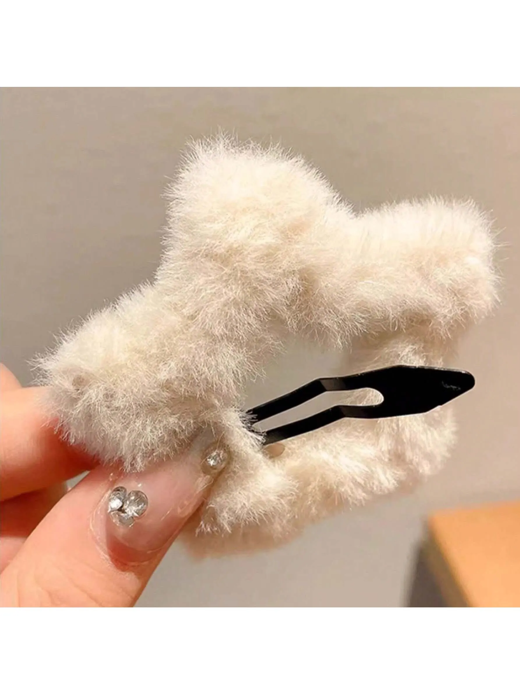 2pcs Fuzzy Star Shaped Hairpins Plush Star Edges Hair Clip for Women Barrette