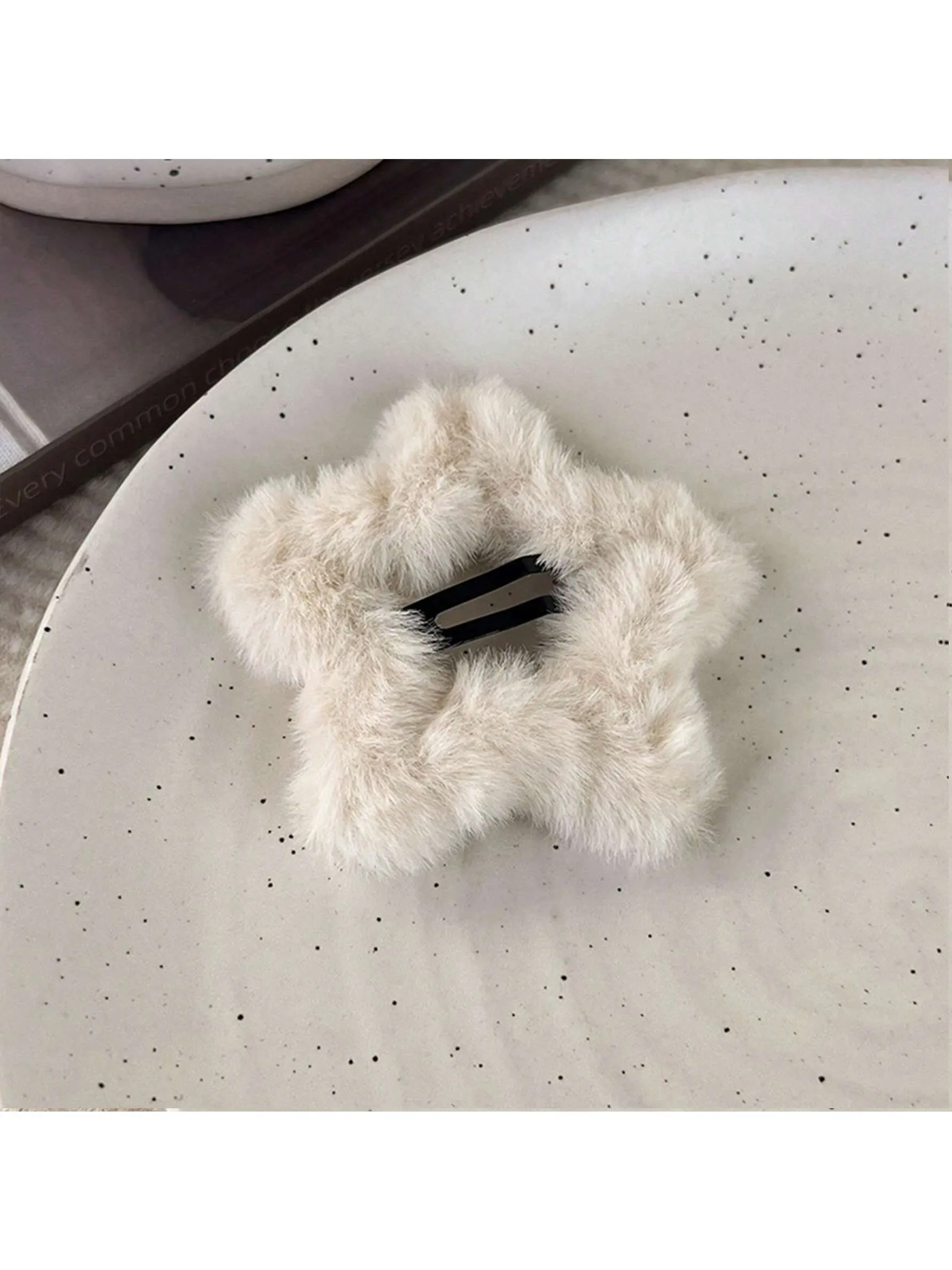 2pcs Fuzzy Star Shaped Hairpins Plush Star Edges Hair Clip for Women Barrette