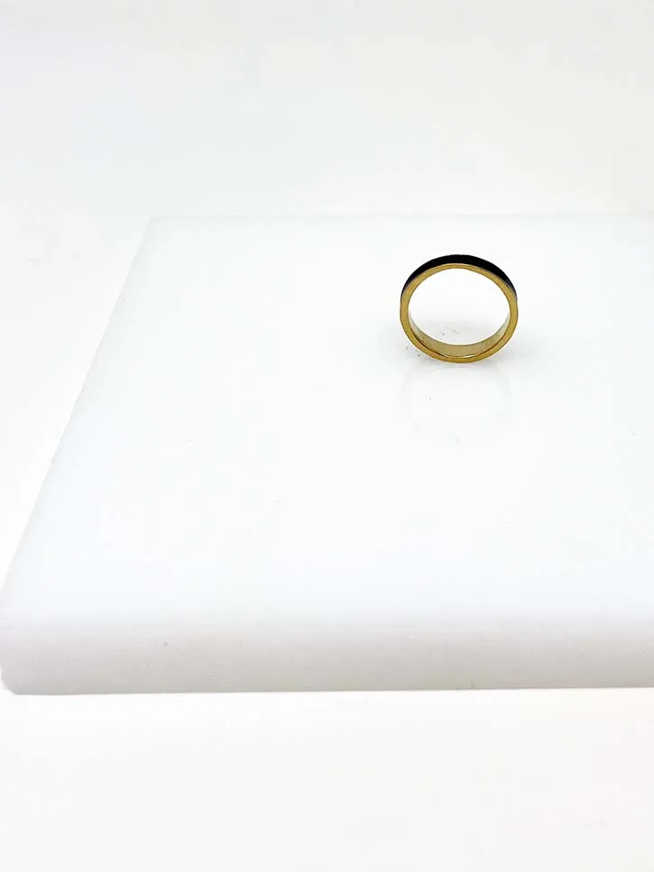 Beatriz Palacios Sustained Black Ring