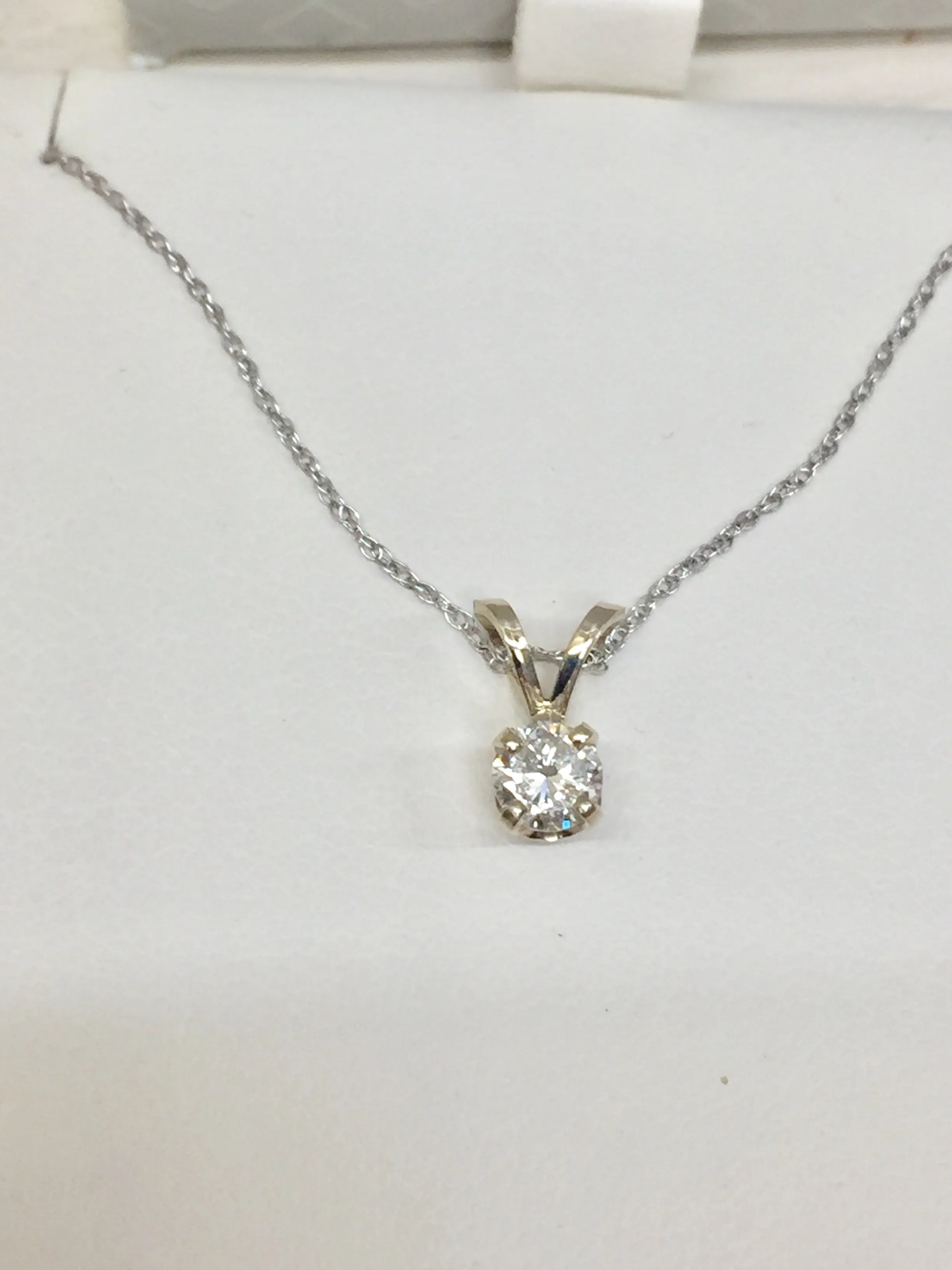 Diamond Pendant With Chain White Gold