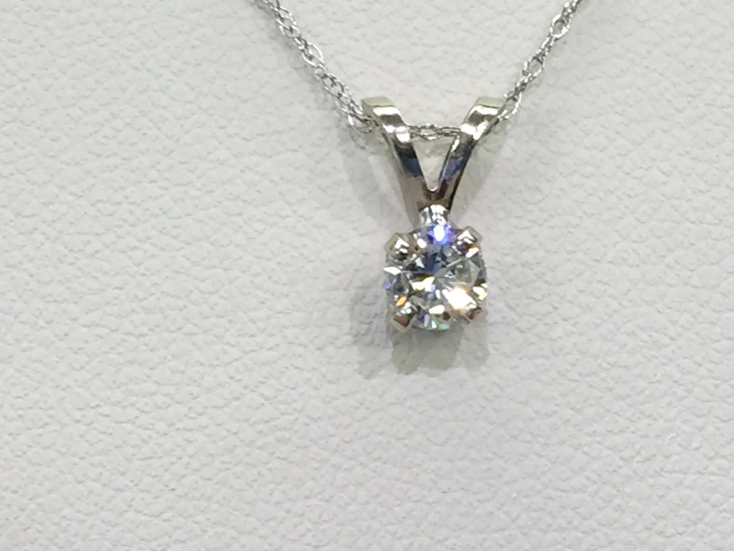 Diamond Pendant With Chain White Gold