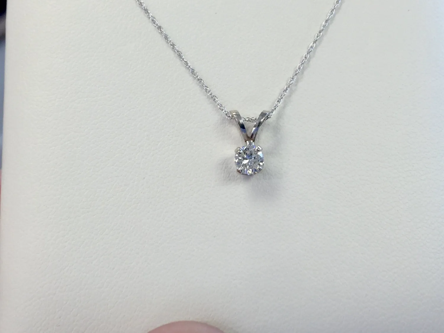 Diamond Pendant With Chain White Gold