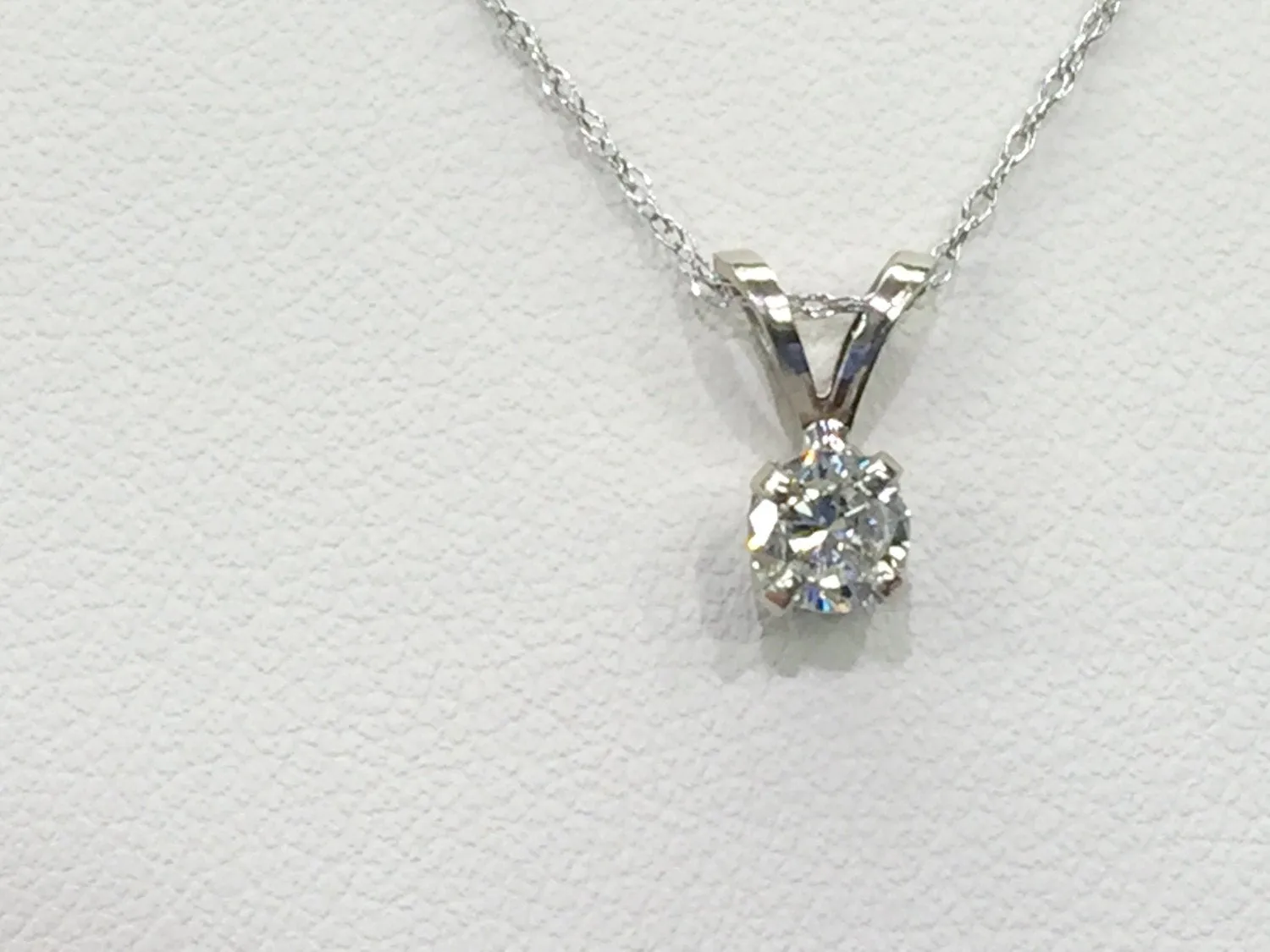 Diamond Pendant With Chain White Gold