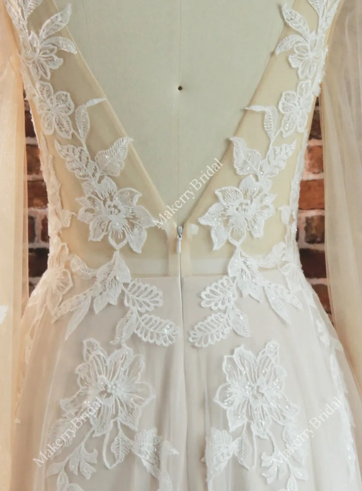 Elegant Princess Long-Sleeve A Line Lace Wedding Dress