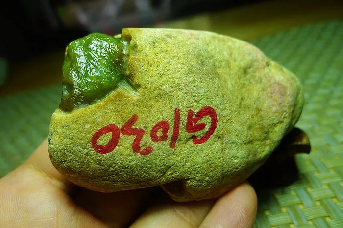 Natural Jade Rough Jadeite Raw (135g,6.8X4.3X3.3cm)