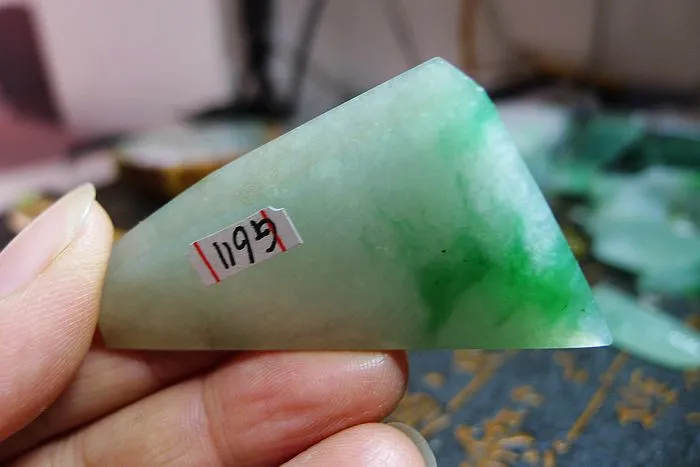 Natural Jade Rough Jadeite Raw (20g,5.2X3.2X0.55cm)