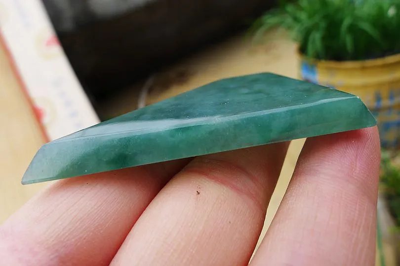 Natural Jade Rough Jadeite Raw (24g,6.5X4.5X0.5cm)