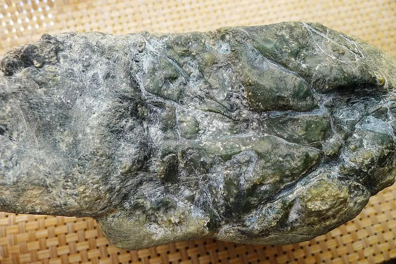 Natural Jade Rough Jadeite Raw (3.8kg,23X13.5X8.5cm)