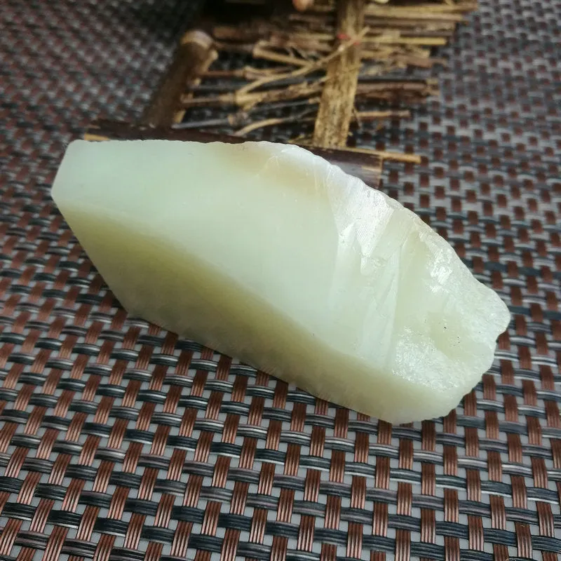 Natural Kunlun Jade Rough Nephrite Raw (124g,8X4.5X2.3cm)