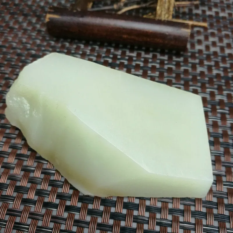 Natural Kunlun Jade Rough Nephrite Raw (124g,8X4.5X2.3cm)