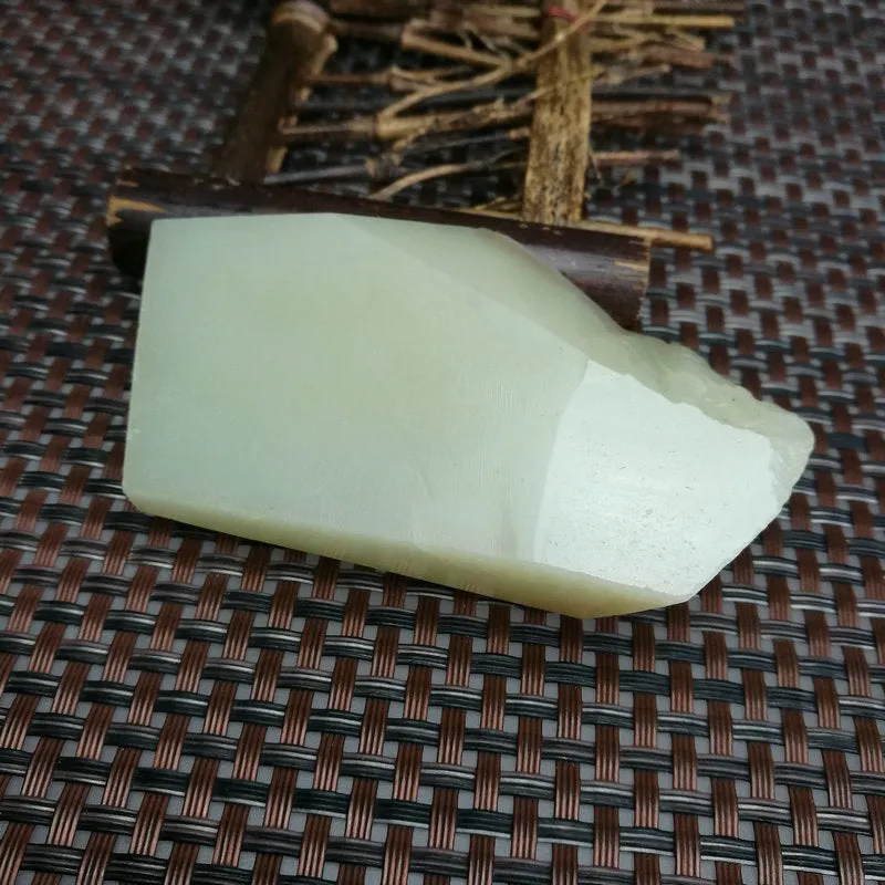 Natural Kunlun Jade Rough Nephrite Raw (124g,8X4.5X2.3cm)