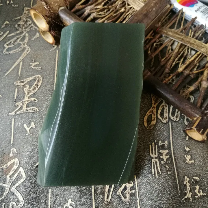 Natural Kunlun Jade Rough Nephrite Raw (152g, 9X4X1.2cm)