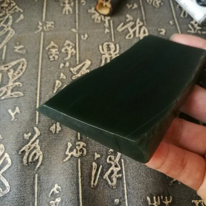 Natural Kunlun Jade Rough Nephrite Raw (152g, 9X4X1.2cm)