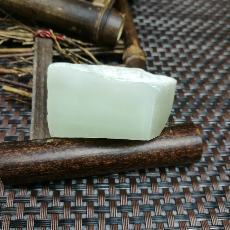 Natural Kunlun Jade Rough Nephrite Raw (63g,4.5X3.5X2.5cm)