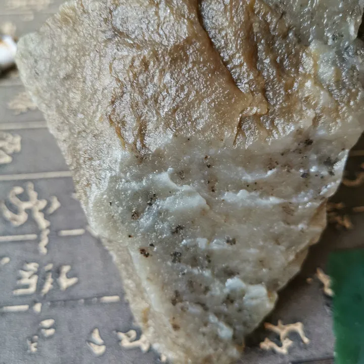 Natural Kunlun Jade Rough Nephrite Raw (714g, 14X8X3cm)