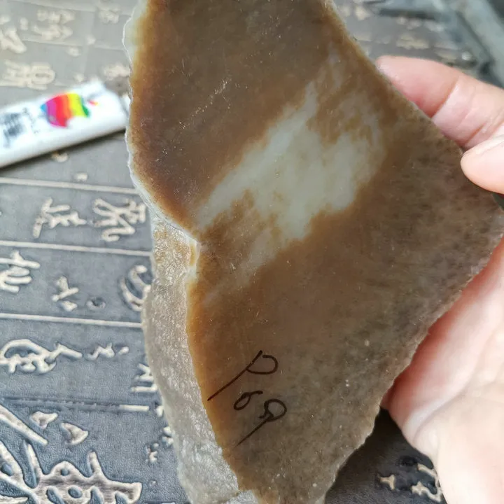 Natural Kunlun Jade Rough Nephrite Raw (714g, 14X8X3cm)