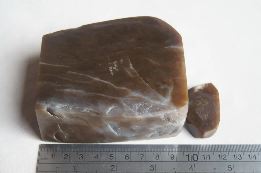 Natural Kunlun Jade Rough Nephrite Raw (842g, 95X82X36mm)