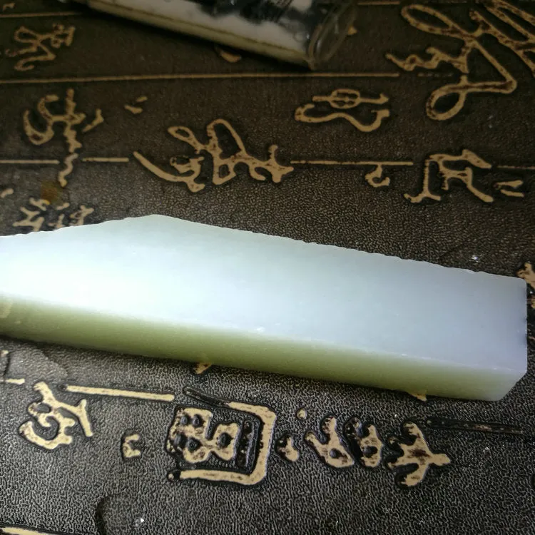 Natural Kunlun Jade Rough Nephrite Raw (89g, 11X1.9X1.5cm)