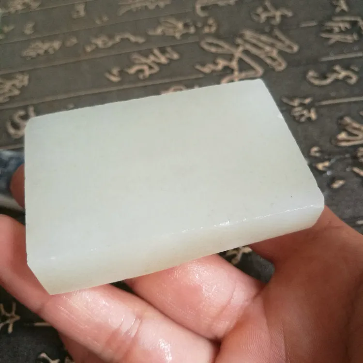 Natural Kunlun Jade Rough Nephrite Raw (99g, 5.9X3.9X1.5cm)