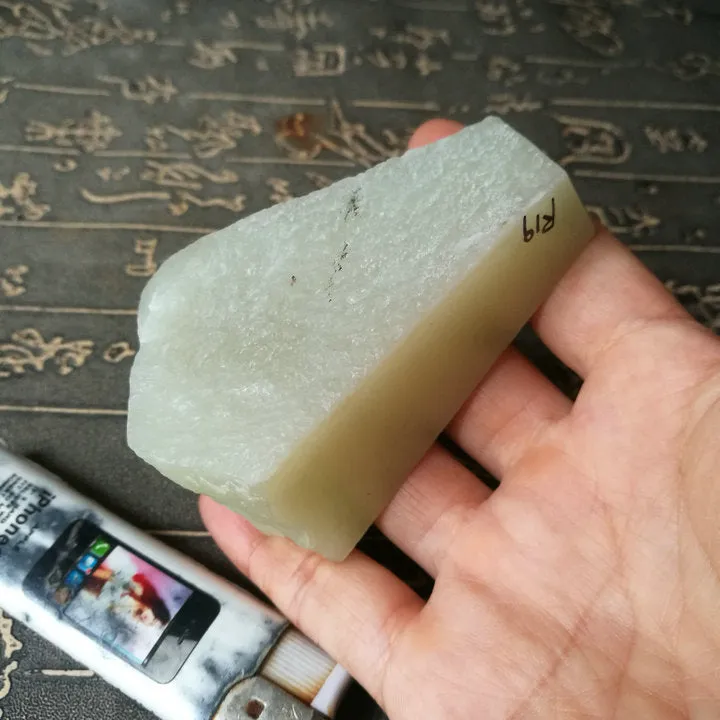 Natural Siberian Jade Rough Nephrite Raw (170g, 7X4X2cm)