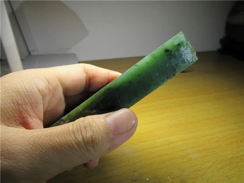 Natural Siberian Jade Rough Russia nephrite Raw (161.61g, 87X37X16mm)